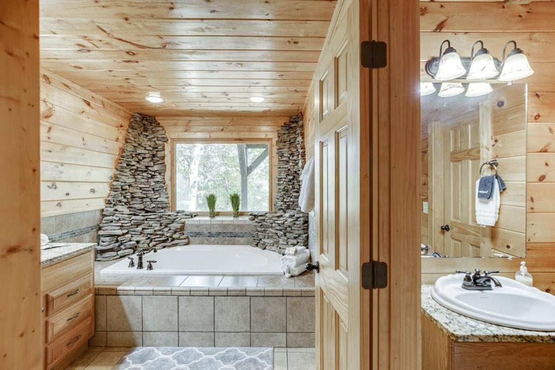 Deluxe Cabin For Groups Near Helen W Hot Tub Cornelia Exterior photo