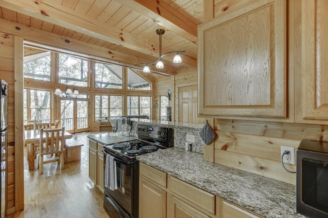 Deluxe Cabin For Groups Near Helen W Hot Tub Cornelia Exterior photo