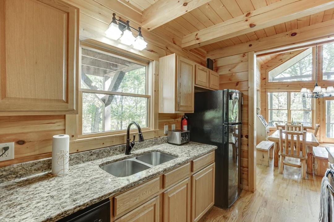 Deluxe Cabin For Groups Near Helen W Hot Tub Cornelia Exterior photo