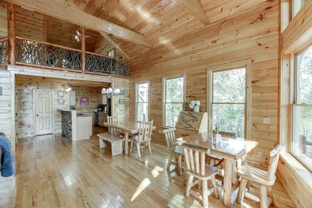 Deluxe Cabin For Groups Near Helen W Hot Tub Cornelia Exterior photo