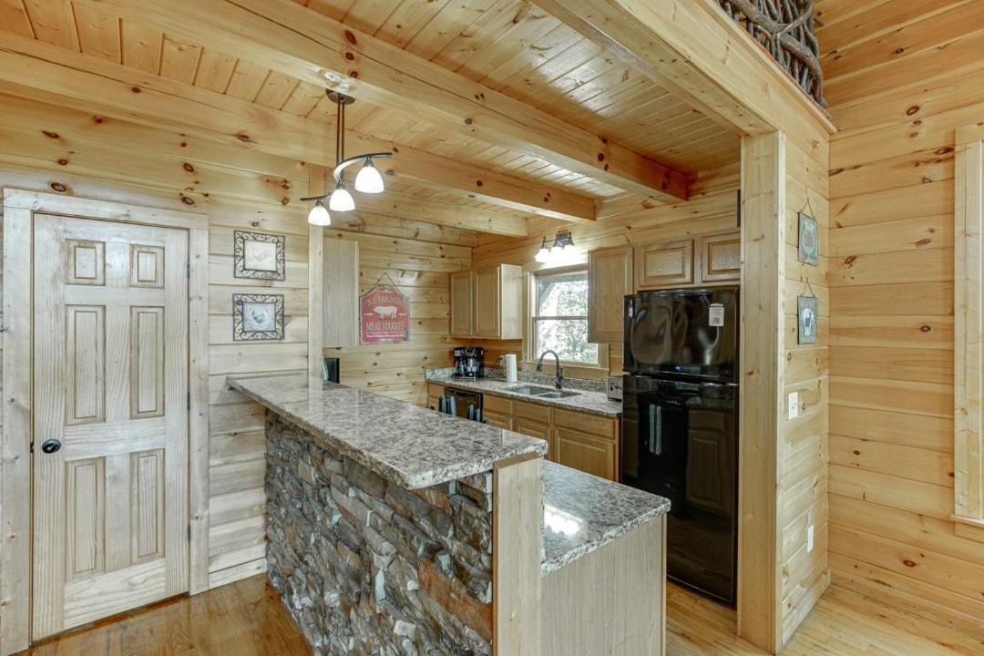 Deluxe Cabin For Groups Near Helen W Hot Tub Cornelia Exterior photo