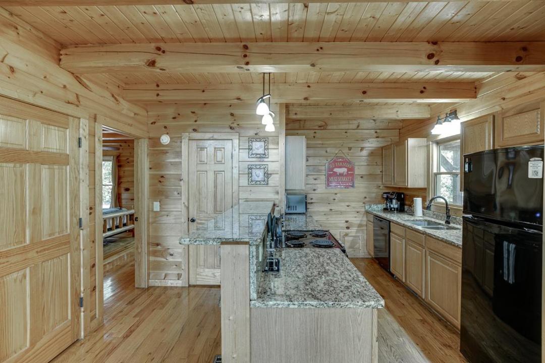 Deluxe Cabin For Groups Near Helen W Hot Tub Cornelia Exterior photo